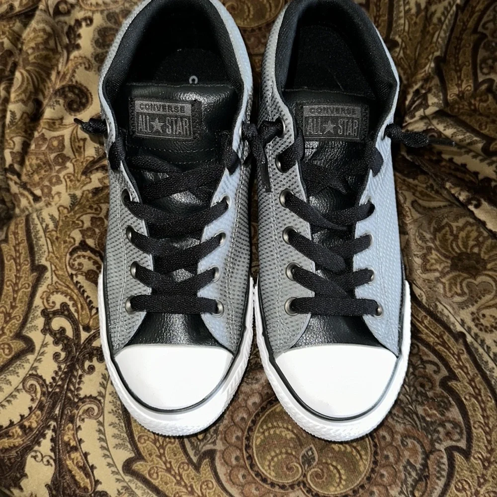 Youth Junior Converse mid tops - ladies size 8 - 8.5